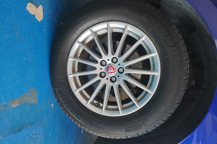 Used Jaguar F-PACE 2019 2.0T All-Wheel Drive R-Sport Sport Edition Left Front Wheel Hub