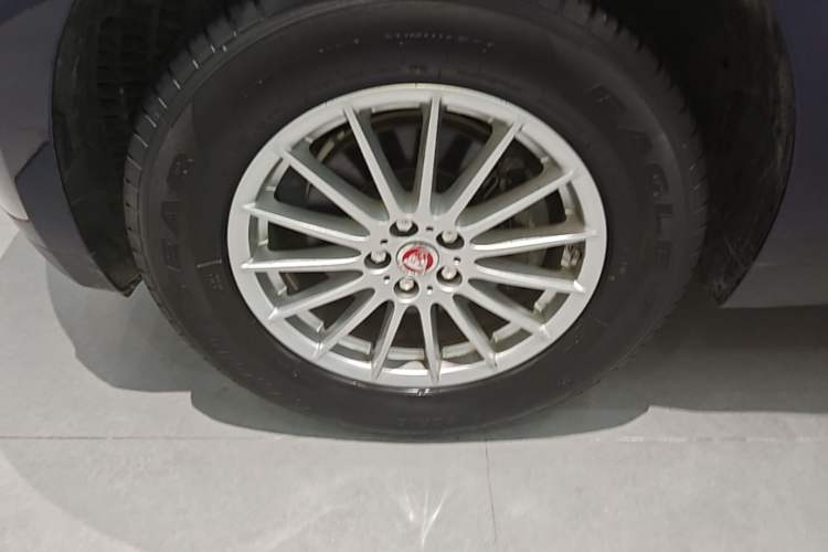 Used Jaguar F-PACE 2019 2.0T Four-Wheel Drive Urban Luxury Edition Left Front Wheel Hub