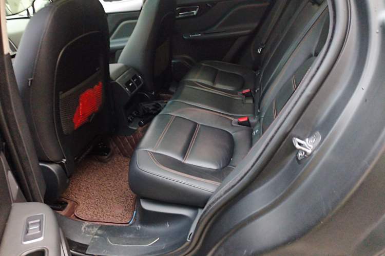 Used Jaguar F-PACE 2019 2.0T Four-Wheel Drive Urban Luxury Edition Left Rear Seat