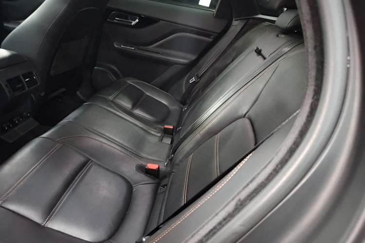 Used Jaguar F-PACE 2019 2.0T Four-Wheel Drive Urban Luxury Edition Left Rear Seat