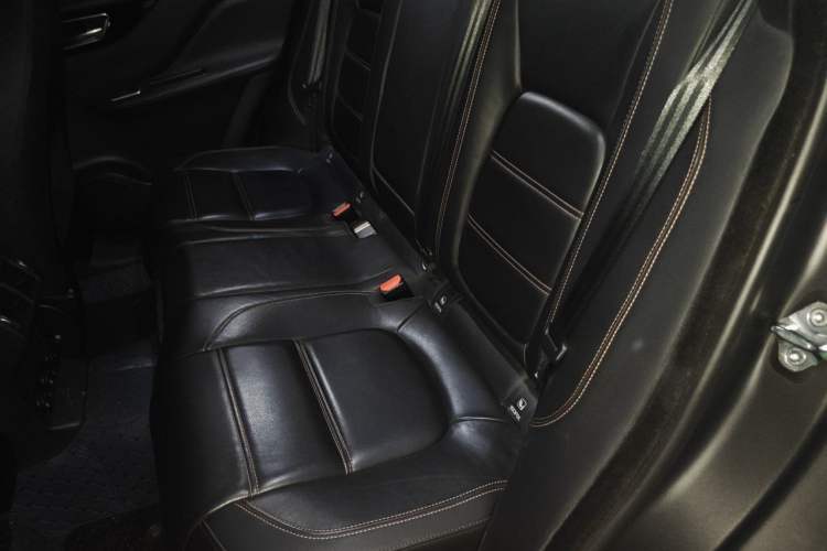 Used Jaguar F-PACE 2019 2.0T Four-Wheel Drive Urban Luxury Edition Left Rear Seat