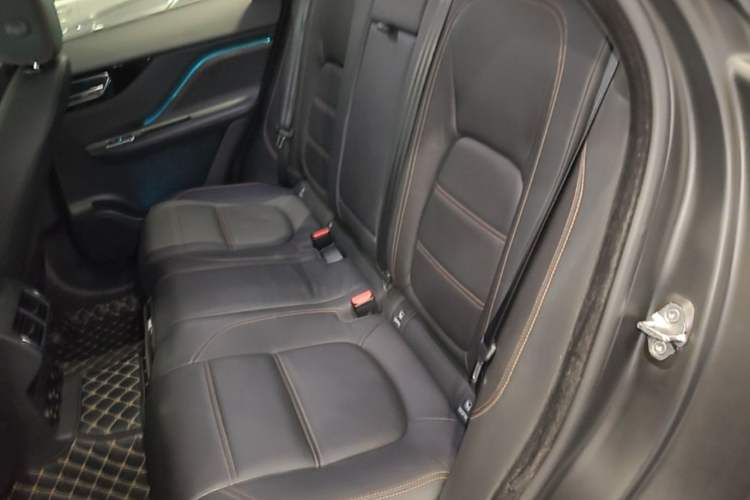 Used Jaguar F-PACE 2019 2.0T Two-Wheel Drive Urban Deluxe Edition Left Rear Seat