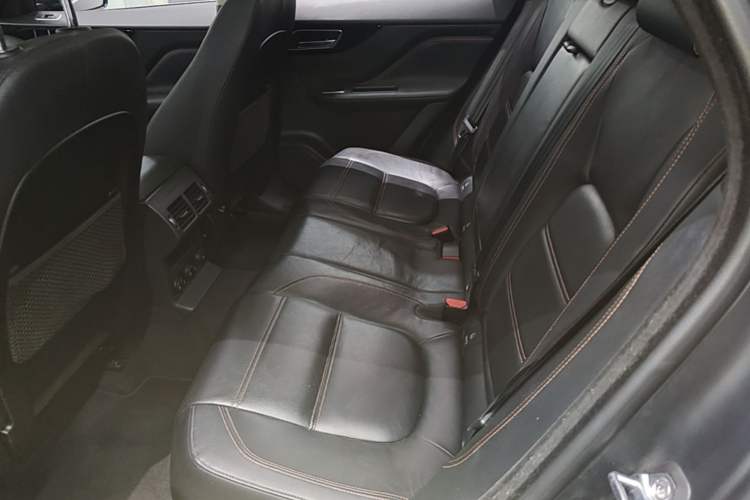Used Jaguar F-PACE 2019 2.0T Four-Wheel Drive Urban Luxury Edition Left Rear Seat