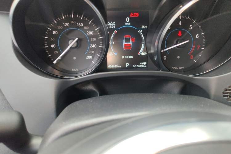Used Jaguar F-PACE 2019 2.0T Two-Wheel Drive Urban Deluxe Edition Odometer Close Up