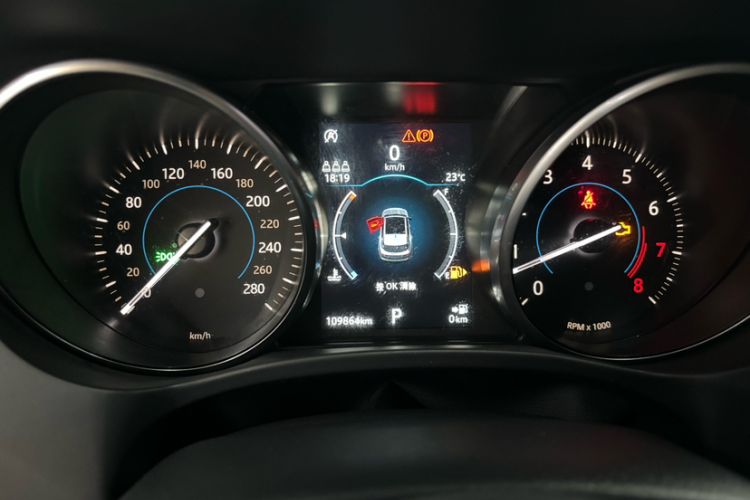 Used Jaguar F-PACE 2019 2.0T Four-Wheel Drive Urban Luxury Edition Odometer Close Up