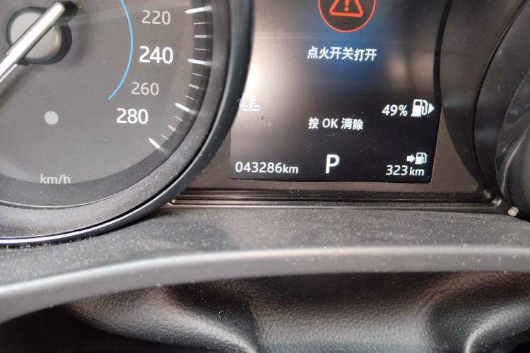 Used Jaguar F-PACE 2019 2.0T Two-Wheel Drive Urban Deluxe Edition Odometer Close Up
