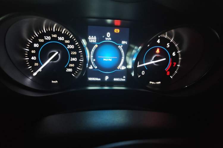 Used Jaguar F-PACE 2019 2.0T Four-Wheel Drive Urban Luxury Edition Odometer Close Up
