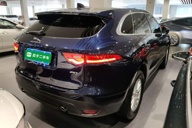Used Jaguar F-PACE 2019 2.0T Two-Wheel Drive Urban Deluxe Edition Rear Right 45 Deg