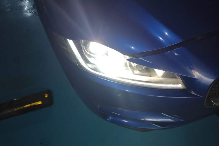 Used Jaguar F-PACE 2019 2.0T Four-Wheel Drive Urban Luxury Edition Right Front Headlight