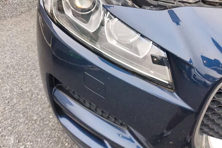 Used Jaguar F-PACE 2019 2.0T Four-Wheel Drive Urban Luxury Edition Right Front Headlight