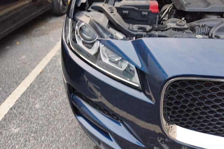 Used Jaguar F-PACE 2019 2.0T Four-Wheel Drive Urban Luxury Edition Right Front Headlight