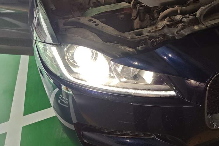 Used Jaguar F-PACE 2019 2.0T Four-Wheel Drive Urban Luxury Edition Right Front Headlight