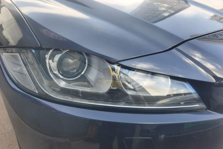 Used Jaguar F-PACE 2019 2.0T Four-Wheel Drive Urban Luxury Edition Right Front Headlight