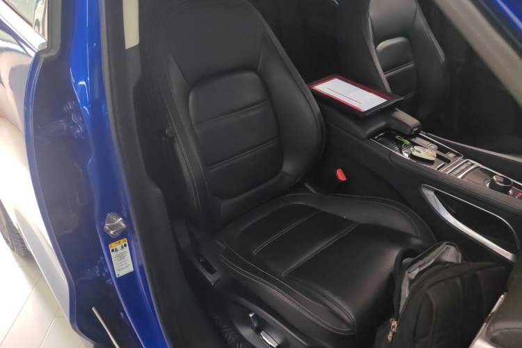 Used Jaguar F-PACE 2019 2.0T Four-Wheel Drive Urban Luxury Edition Right Front Seat
