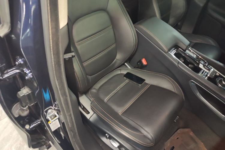 Used Jaguar F-PACE 2019 2.0T Four-Wheel Drive Urban Luxury Edition Right Front Seat