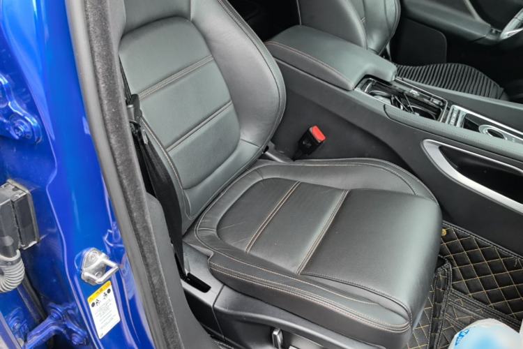 Used Jaguar F-PACE 2019 2.0T Two-Wheel Drive Urban Deluxe Edition Right Front Seat
