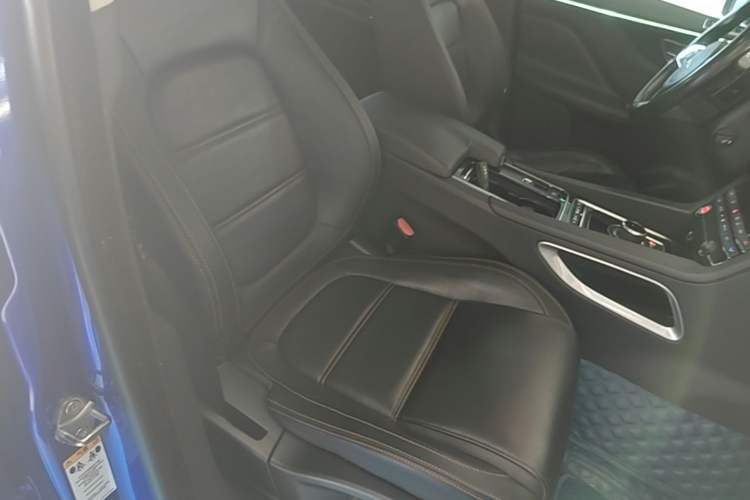 Used Jaguar F-PACE 2019 2.0T All-Wheel Drive R-Sport Sport Edition Right Front Seat