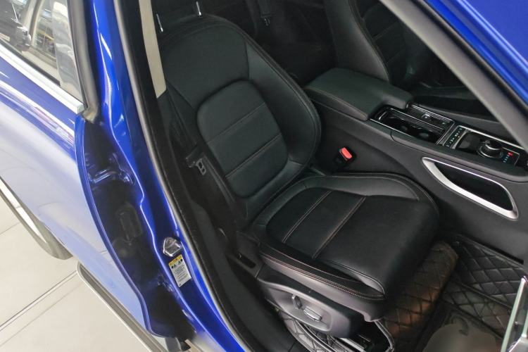 Used Jaguar F-PACE 2019 2.0T Four-Wheel Drive Urban Luxury Edition Right Front Seat
