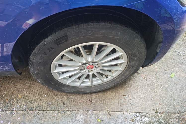 Used Jaguar F-PACE 2019 2.0T Four-Wheel Drive Urban Luxury Edition Right Front Wheel Hub