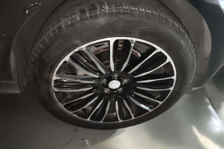 Used Jaguar F-PACE 2019 2.0T Four-Wheel Drive Urban Luxury Edition Right Front Wheel Hub