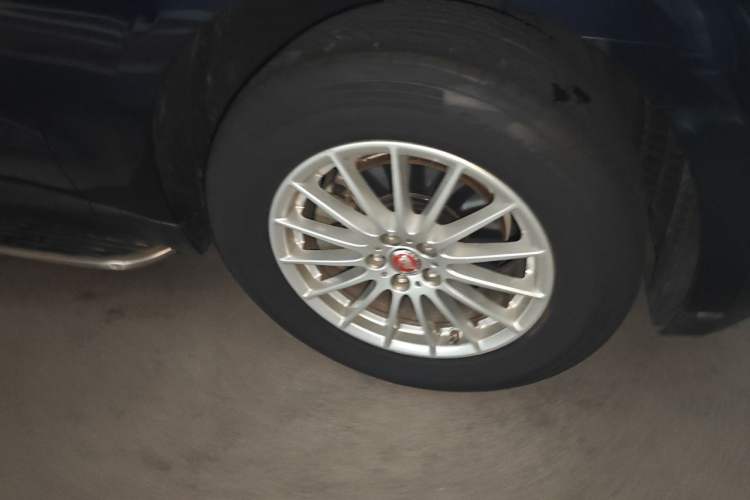 Used Jaguar F-PACE 2019 2.0T Four-Wheel Drive Urban Luxury Edition Right Front Wheel Hub