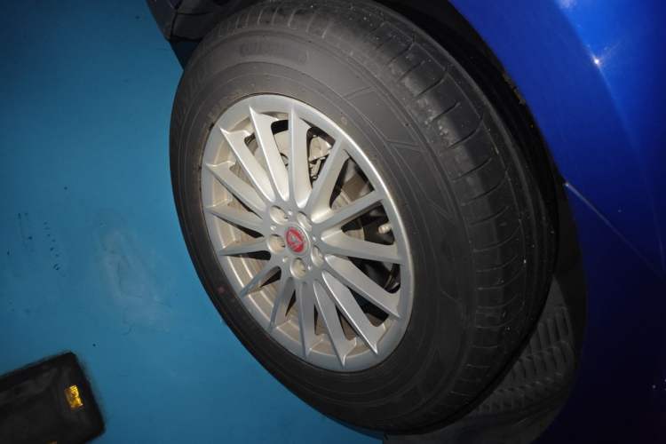 Used Jaguar F-PACE 2019 2.0T Four-Wheel Drive Urban Luxury Edition Right Front Wheel Hub