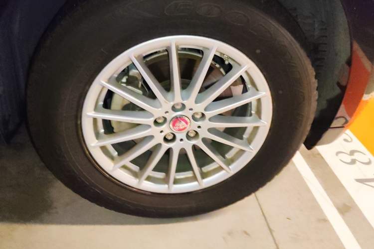 Used Jaguar F-PACE 2019 2.0T Four-Wheel Drive Urban Luxury Edition Right Front Wheel Hub
