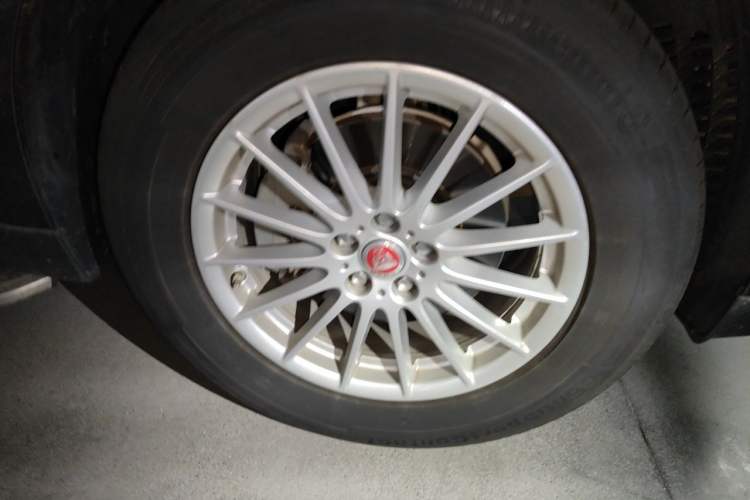 Used Jaguar F-PACE 2019 2.0T Four-Wheel Drive Urban Luxury Edition Right Front Wheel Hub