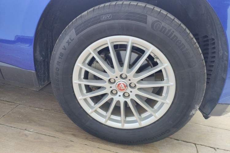 Used Jaguar F-PACE 2019 2.0T Two-Wheel Drive Urban Deluxe Edition Right Front Wheel Hub