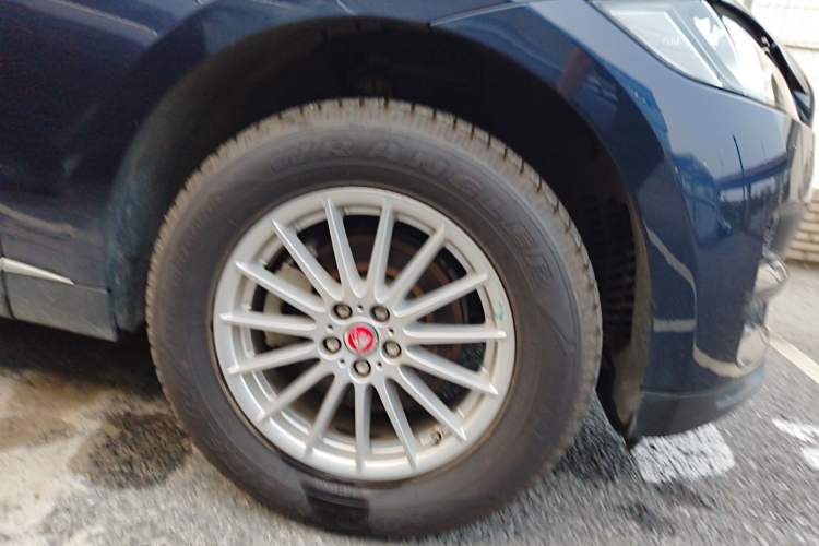 Used Jaguar F-PACE 2019 2.0T Four-Wheel Drive Urban Luxury Edition Right Front Wheel Hub