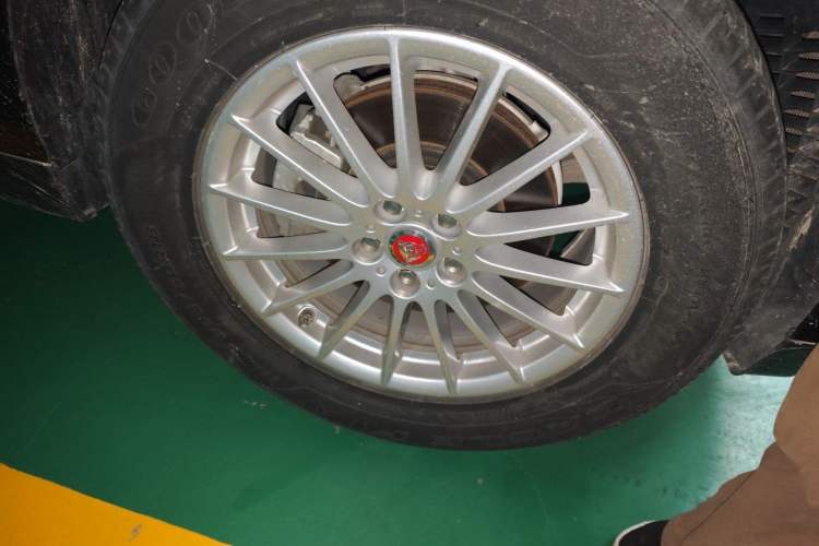 Used Jaguar F-PACE 2019 2.0T Four-Wheel Drive Urban Luxury Edition Right Front Wheel Hub