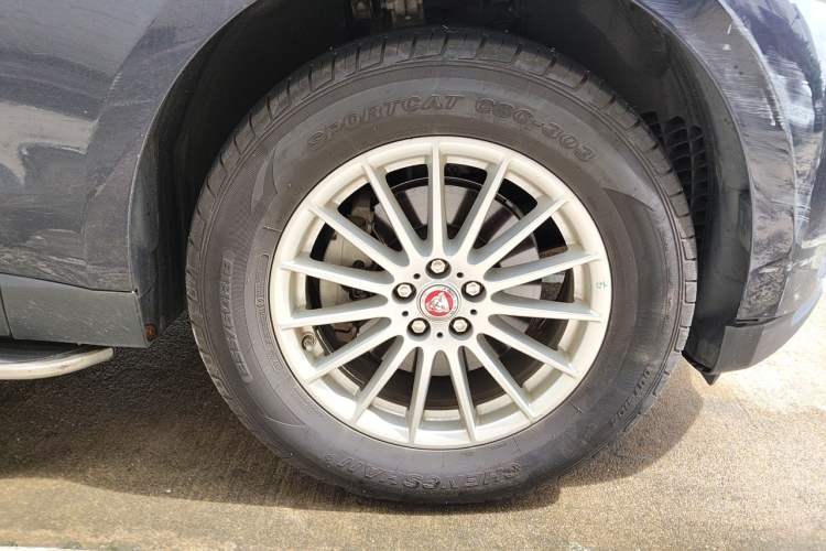 Used Jaguar F-PACE 2019 2.0T Two-Wheel Drive Urban Deluxe Edition Right Front Wheel Hub