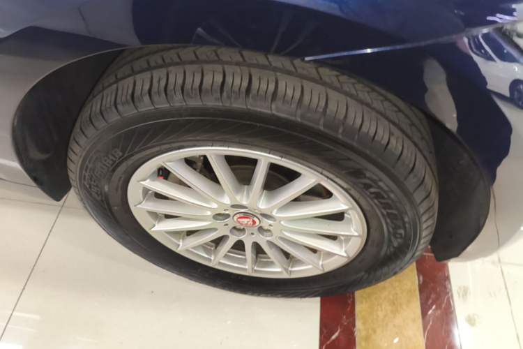 Used Jaguar F-PACE 2019 2.0T Four-Wheel Drive Urban Luxury Edition Right Front Wheel Hub