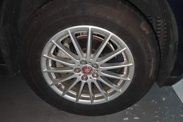 Used Jaguar F-PACE 2019 2.0T Four-Wheel Drive Urban Luxury Edition Right Front Wheel Hub