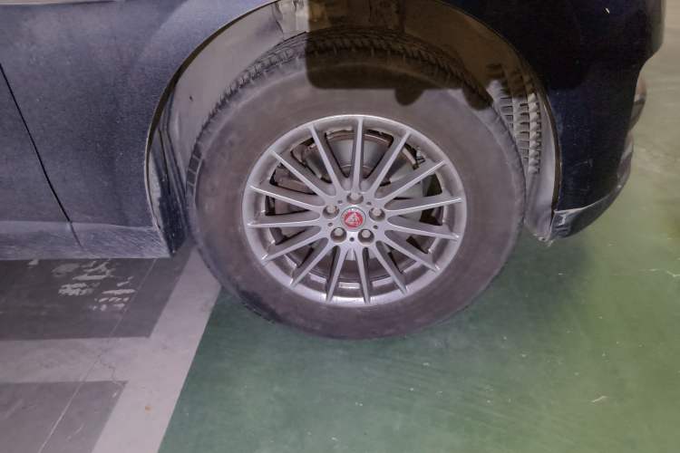 Used Jaguar F-PACE 2019 2.0T Four-Wheel Drive Urban Luxury Edition Right Front Wheel Hub
