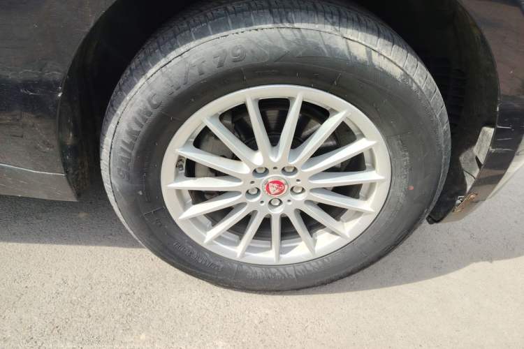 Used Jaguar F-PACE 2019 2.0T Four-Wheel Drive Urban Luxury Edition Right Front Wheel Hub