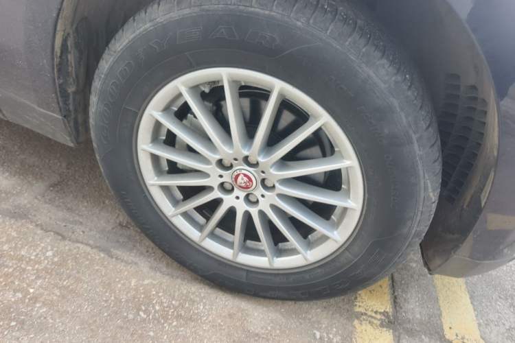 Used Jaguar F-PACE 2019 2.0T Four-Wheel Drive Urban Luxury Edition Right Front Wheel Hub