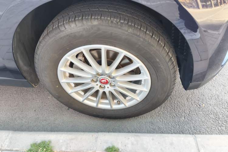 Used Jaguar F-PACE 2019 2.0T Four-Wheel Drive Urban Luxury Edition Right Front Wheel Hub