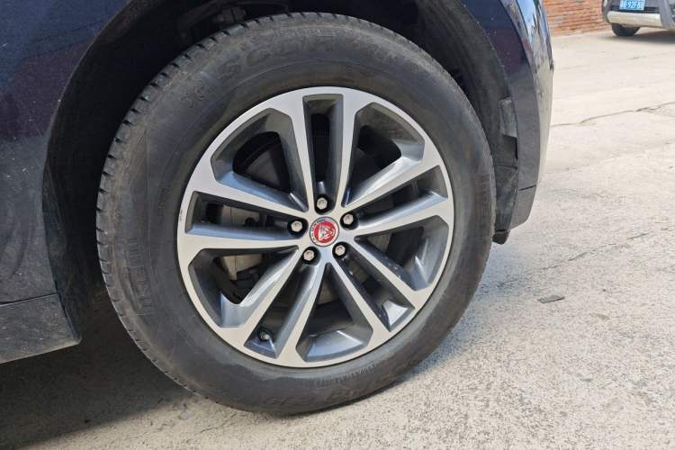 Used Jaguar F-PACE 2019 2.0T All-Wheel Drive R-Sport Sport Edition Right Front Wheel Hub