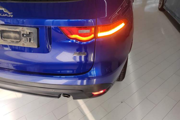 Used Jaguar F-PACE 2019 2.0T Four-Wheel Drive Urban Luxury Edition Right Rear Taillight