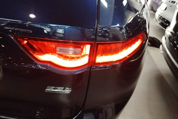 Used Jaguar F-PACE 2019 2.0T Four-Wheel Drive Urban Luxury Edition Right Rear Taillight