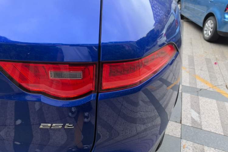 Used Jaguar F-PACE 2019 2.0T Two-Wheel Drive Urban Deluxe Edition Right Rear Taillight