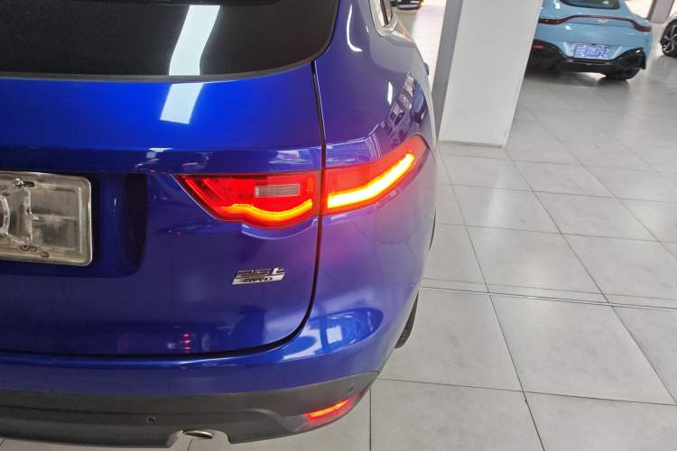 Used Jaguar F-PACE 2019 2.0T Four-Wheel Drive Urban Luxury Edition Right Rear Taillight