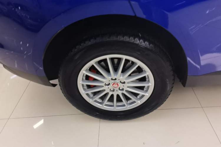 Used Jaguar F-PACE 2019 2.0T Four-Wheel Drive Urban Luxury Edition Right Rear Wheel Hub