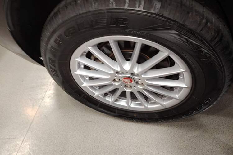Used Jaguar F-PACE 2019 2.0T Four-Wheel Drive Urban Luxury Edition Right Rear Wheel Hub