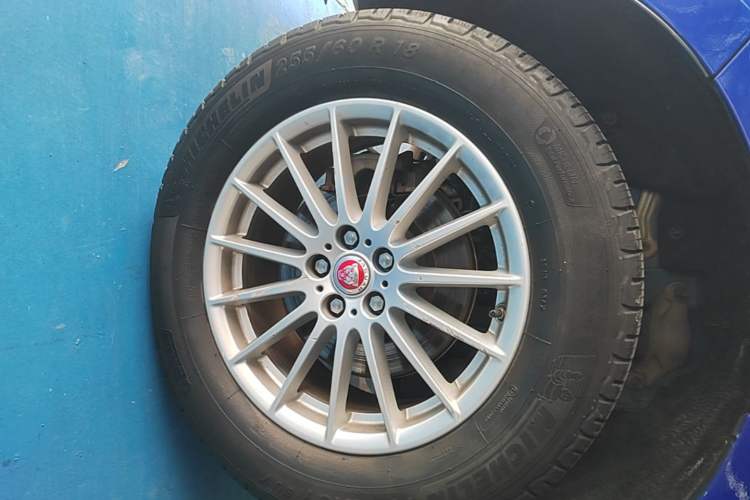Used Jaguar F-PACE 2019 2.0T All-Wheel Drive R-Sport Sport Edition Right Rear Wheel Hub