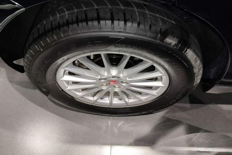 Used Jaguar F-PACE 2019 2.0T Two-Wheel Drive Urban Deluxe Edition Right Rear Wheel Hub