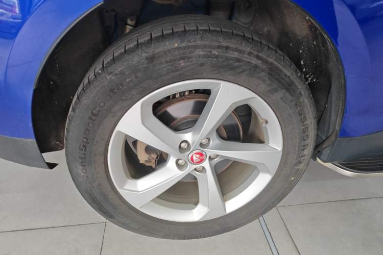 Used Jaguar F-PACE 2019 2.0T Four-Wheel Drive Urban Luxury Edition Right Rear Wheel Hub