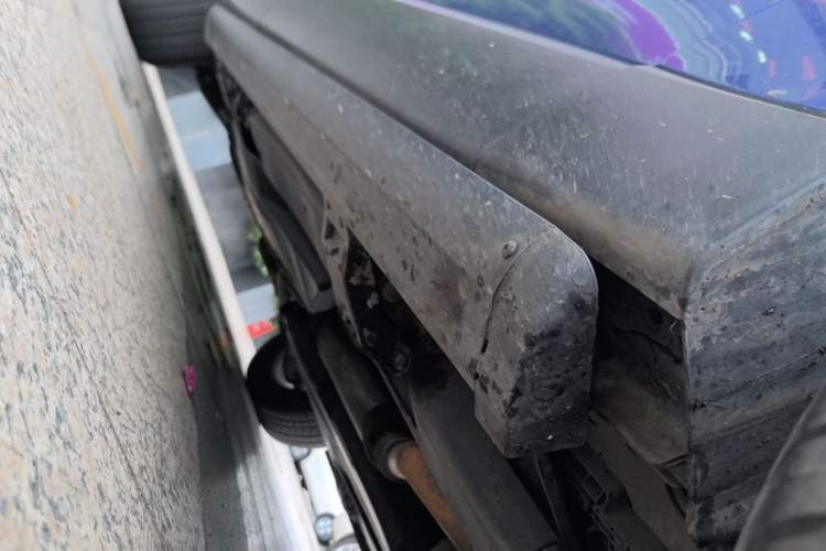 Used Jaguar F-PACE 2019 2.0T Two-Wheel Drive Urban Deluxe Edition Right Side Sill