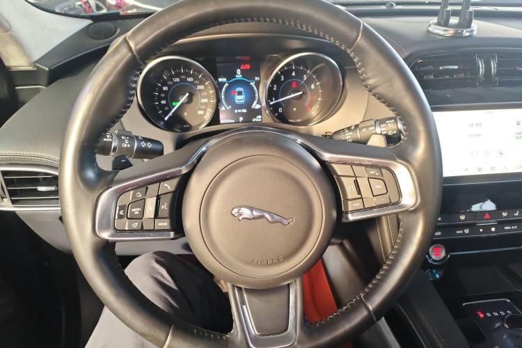 Used Jaguar F-PACE 2019 2.0T Four-Wheel Drive Urban Luxury Edition Steering Wheel